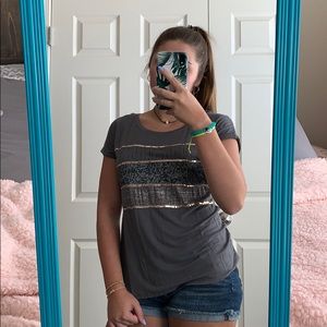 Grey tee-shirt with sequins